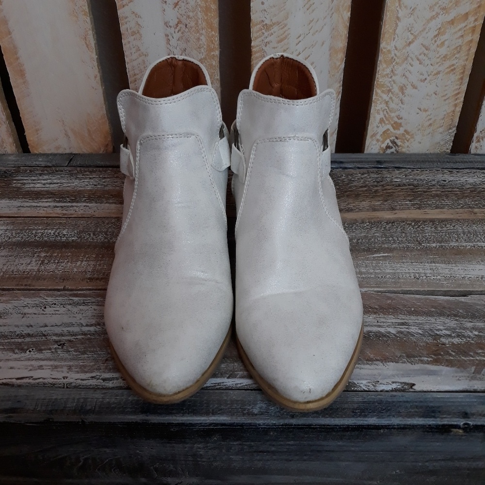 European boutique white Ankle booties